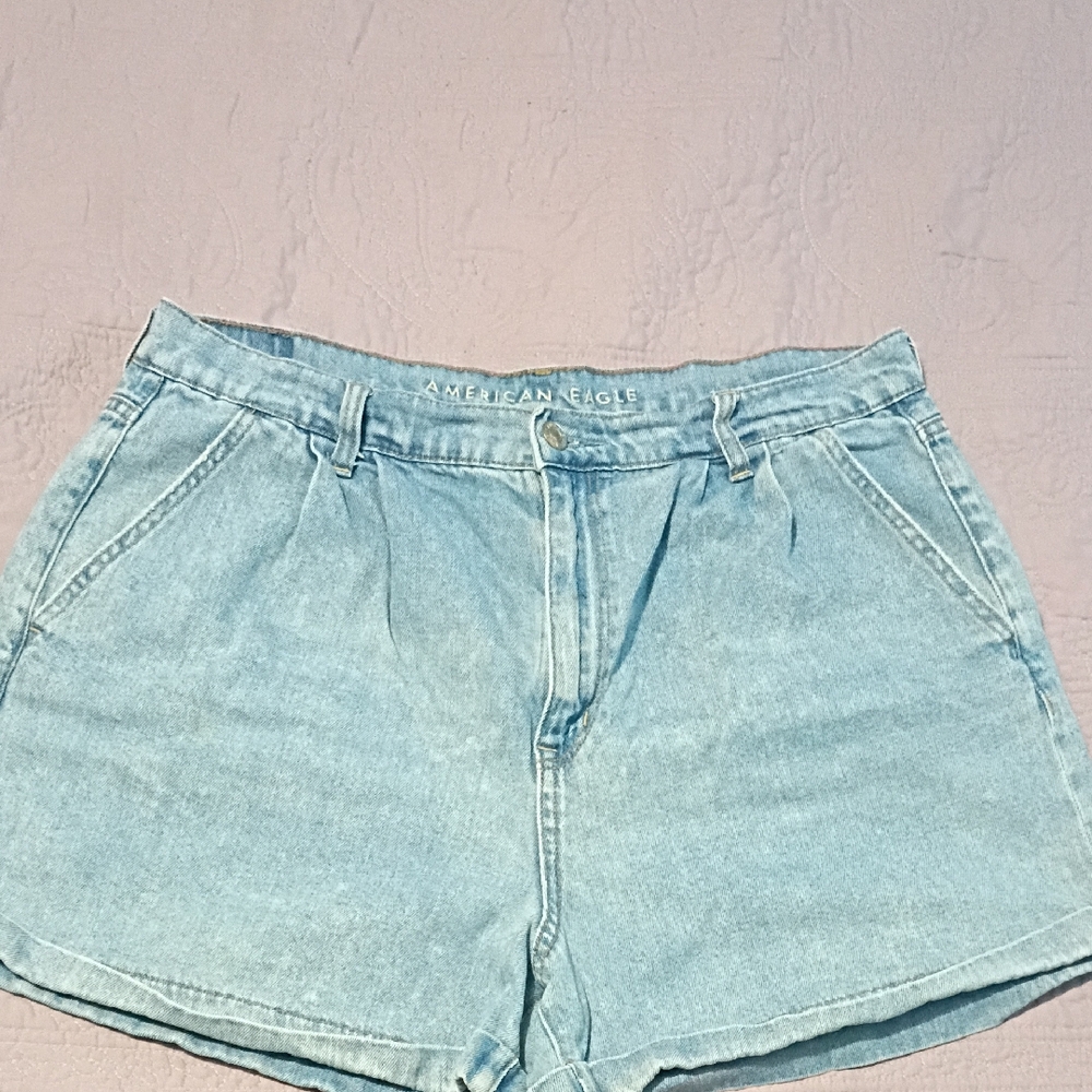 American Eagle Outfitters Women's Light Wash Jean Shorts